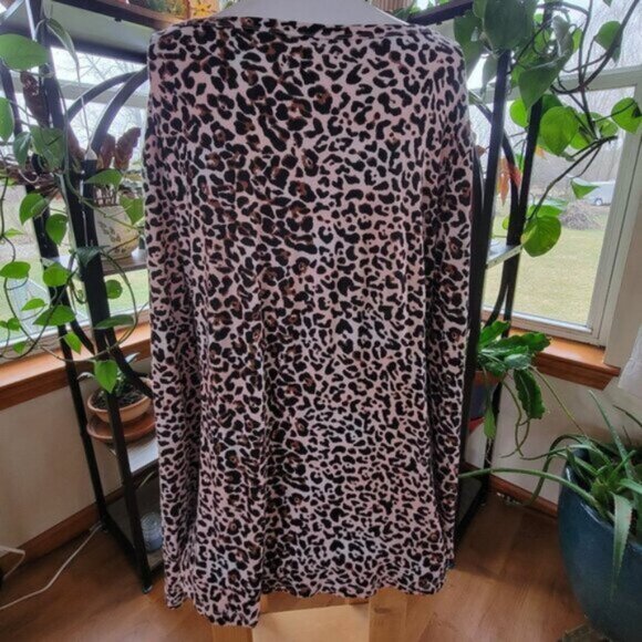 Maurice's 24/7 blouse long sleeved Animal Print Top pullover stretchy Large EUC - Picture 3 of 7